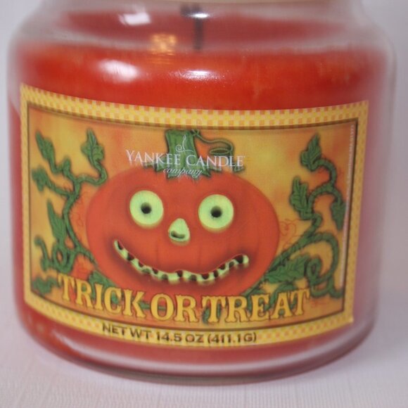 RARE YANKEE CANDLE TRICK OR TREAT CANDLE 14.5 OZ. - Picture 2 of 5